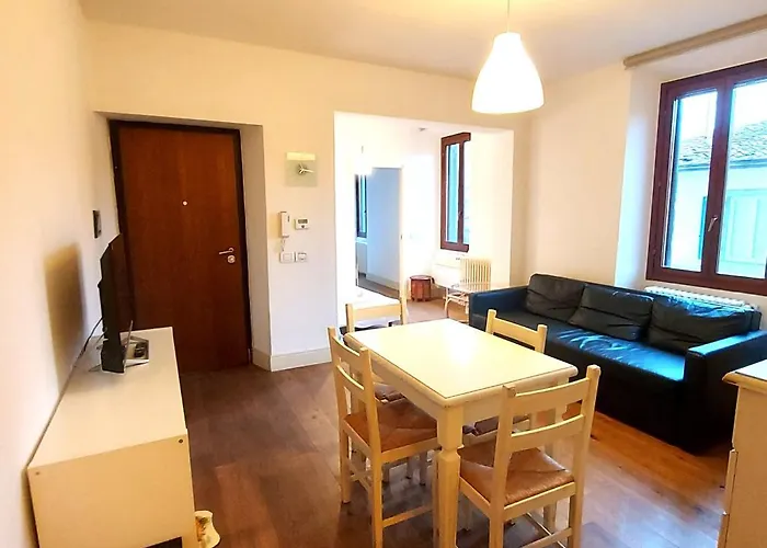 Leone Apartment